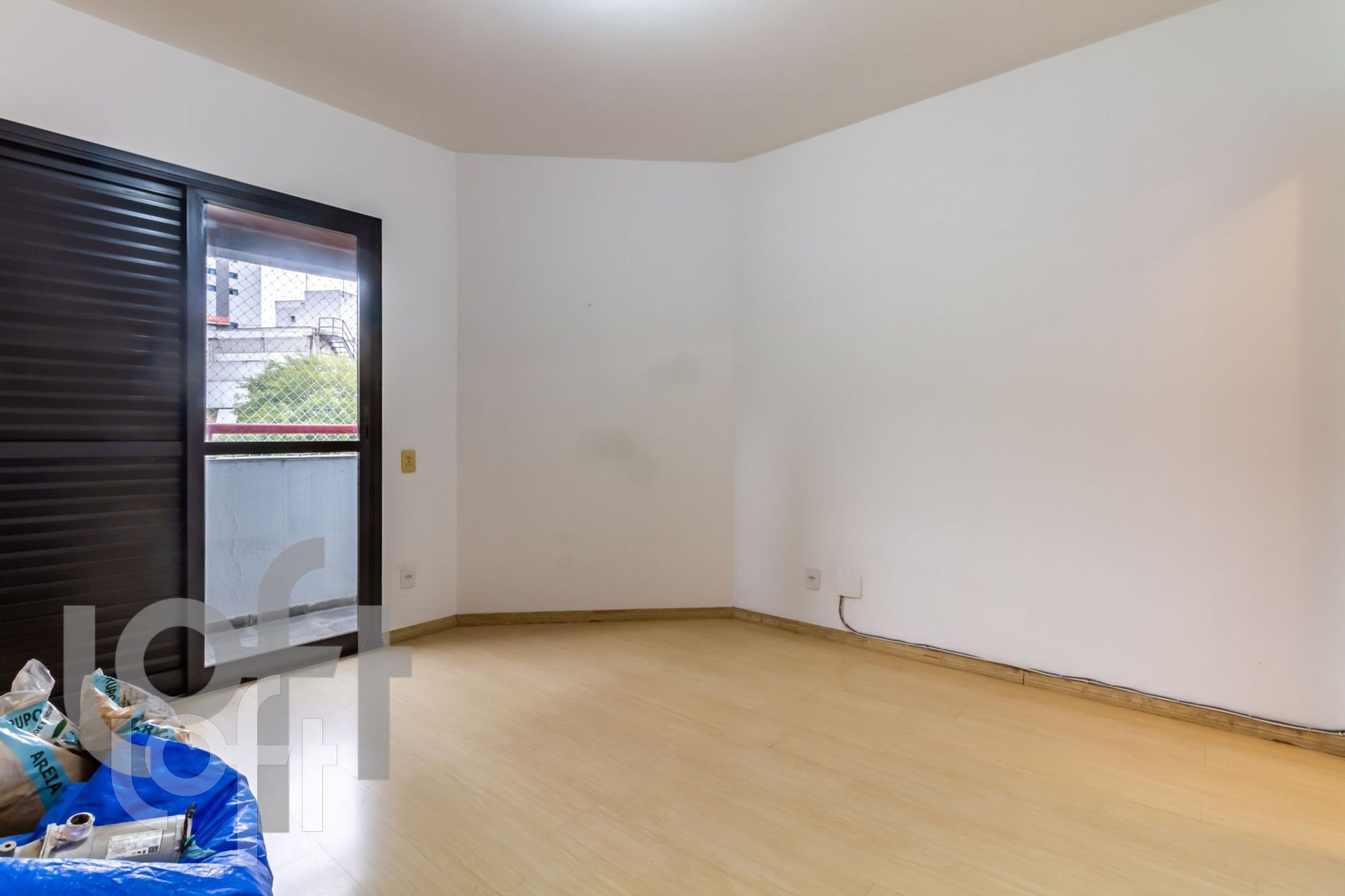 Apartamento à venda com 3 quartos, 135m² - Foto 2