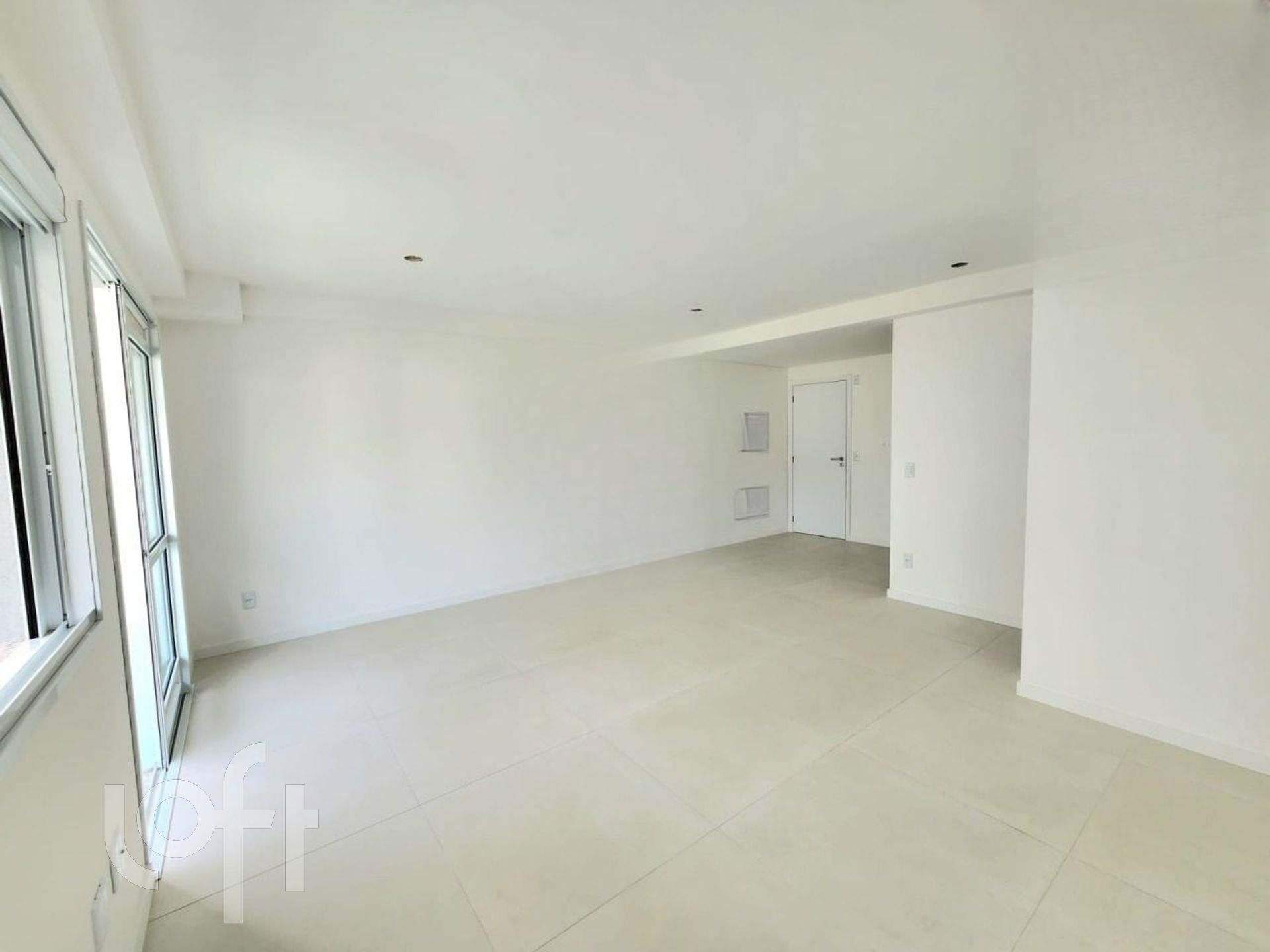 Apartamentos com 42m², 1 quarto, 1 garagem, no bairro Canto em Florianópolis