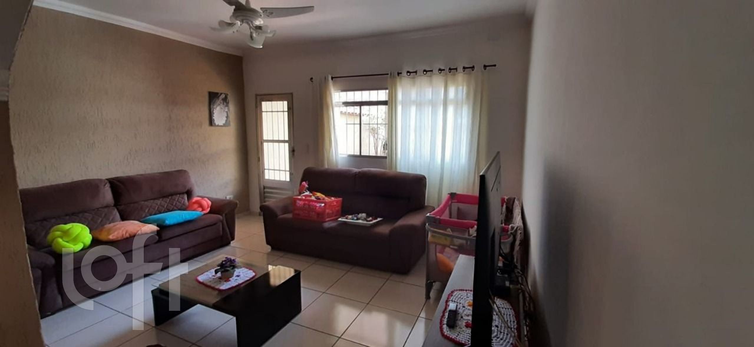 Casa à venda em Jaraguá com 250 m², 4 quartos, 4 v