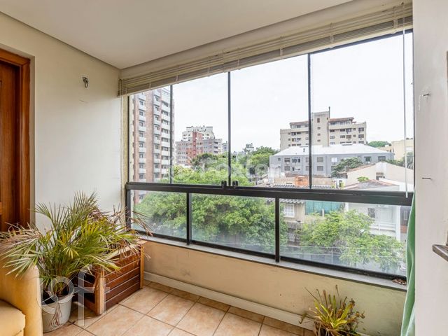 Apartamento com 92m², 3 dormitórios, 1 suíte, 1 vaga, Petrópolis em Porto Alegre