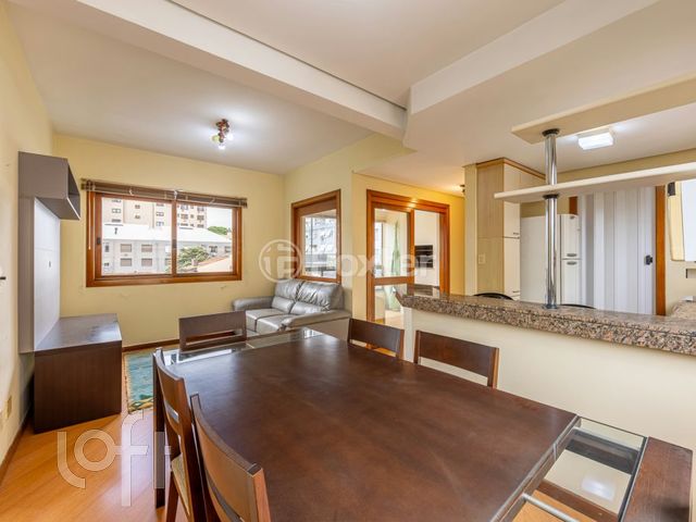 Apartamento com 92m², 3 dormitórios, 1 suíte, 1 vaga, Petrópolis em Porto Alegre