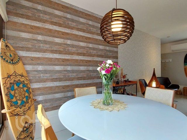 Apartamento com 91m², 3 dormitórios, 1 suíte, 2 vagas, Auxiliadora em Porto Alegre