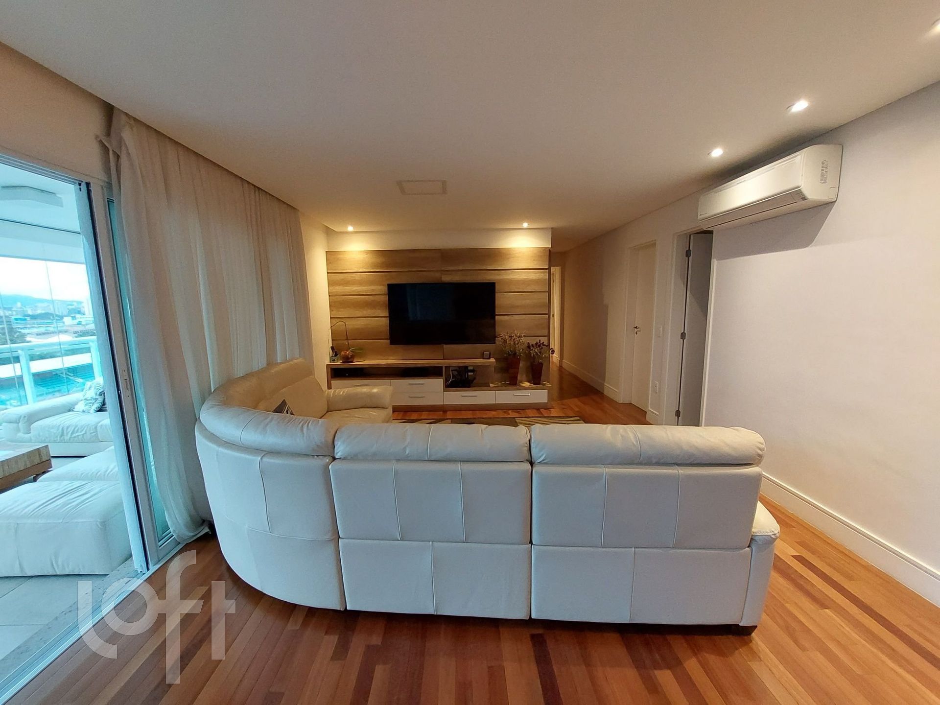 Apartamento à venda em Barra Funda com 242 m², 4 quartos, 2 suítes, 3 vagas