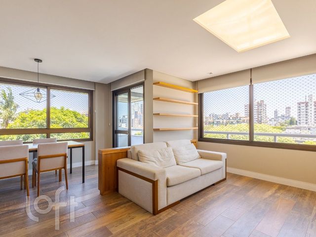 Apartamento com 92m², 2 dormitórios, 2 suítes, 2 vagas, Petrópolis em Porto Alegre