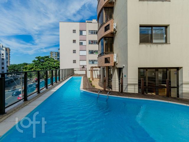 Apartamento com 70m², 2 dormitórios, 1 suíte, 2 vagas, Menino Deus em Porto Alegre