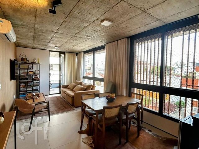 Apartamento com 101m², 3 dormitórios, 3 suítes, 2 vagas, Petrópolis em Porto Alegre