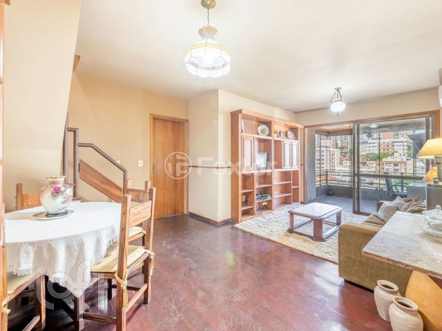 Apartamento com 250m², 3 dormitórios, 1 suíte, 3 vagas, Petrópolis em Porto Alegre