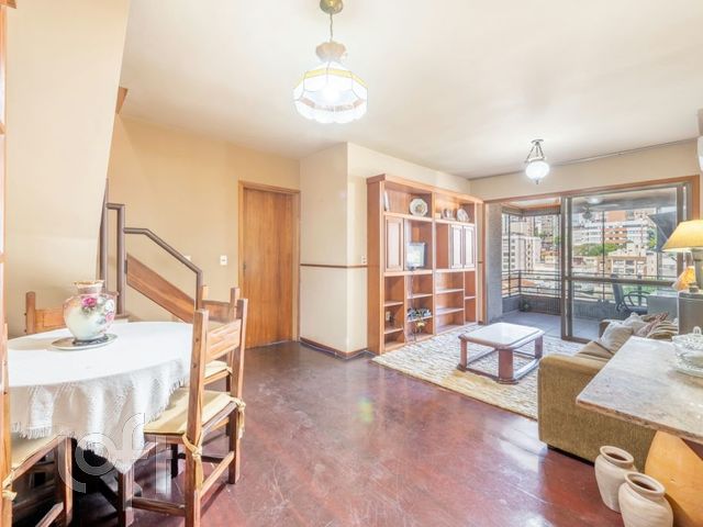 Apartamento com 250m², 3 dormitórios, 1 suíte, 3 vagas, Petrópolis em Porto Alegre