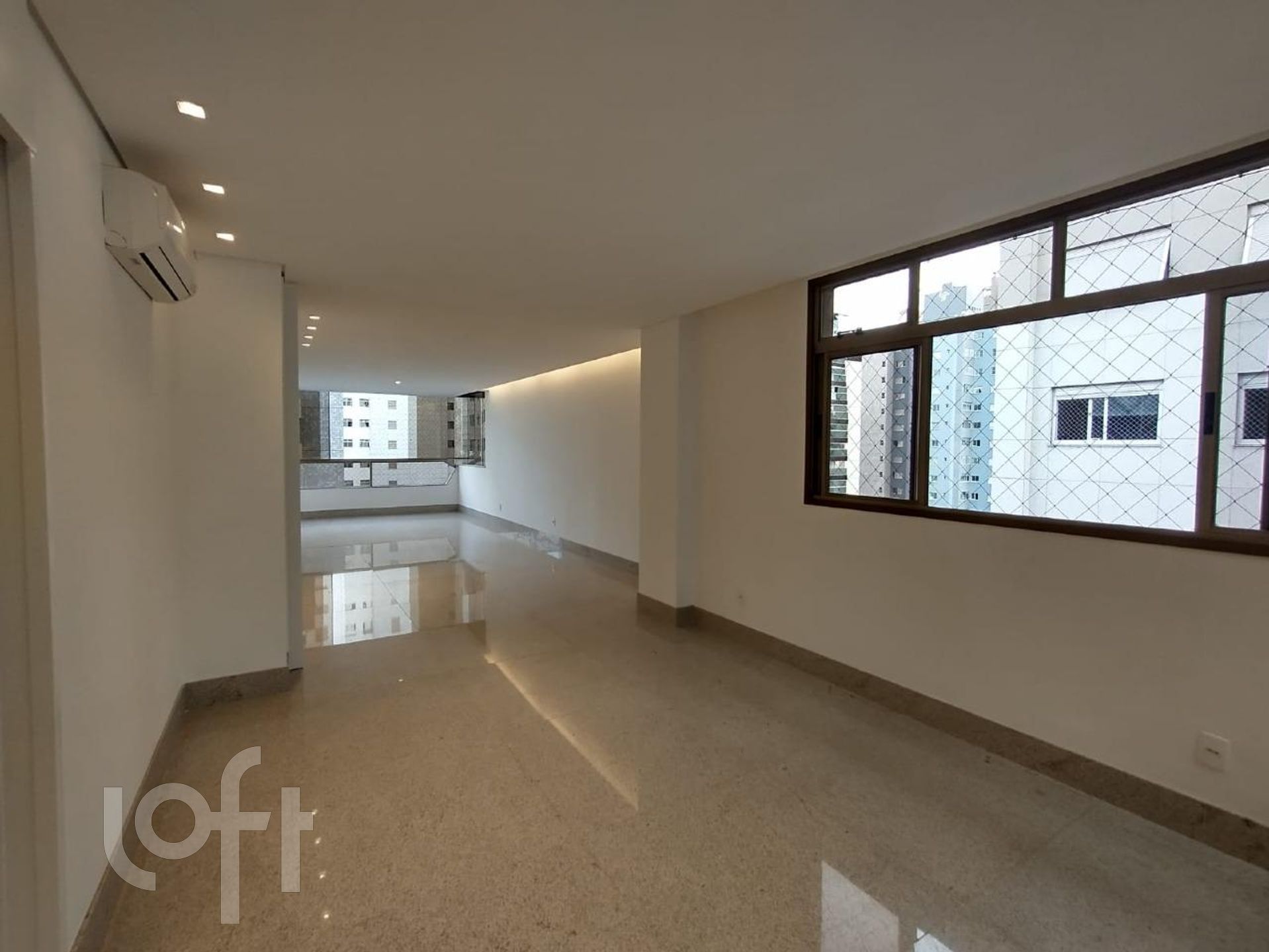 Apartamento à venda com 4 quartos, 377m² - Foto 3