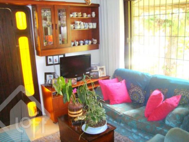 Casa com 570m², 4 dormitórios, 4 vagas, Chácara das Pedras em Porto Alegre