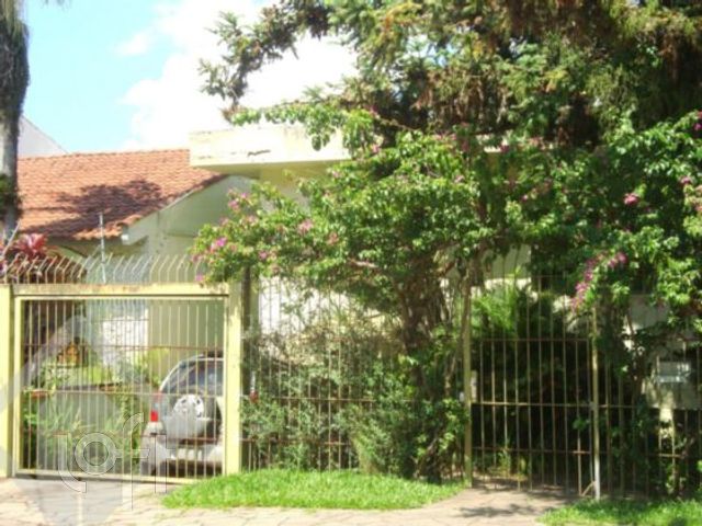 Casa com 570m², 4 dormitórios, 4 vagas, Chácara das Pedras em Porto Alegre