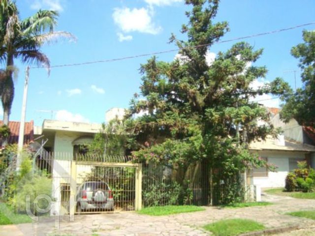 Casa com 570m², 4 dormitórios, 4 vagas, Chácara das Pedras em Porto Alegre