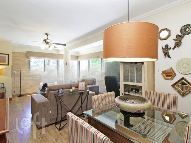 Apartamento com 73m², 2 dormitórios, 1 suíte, 1 vaga, Petrópolis em Porto Alegre