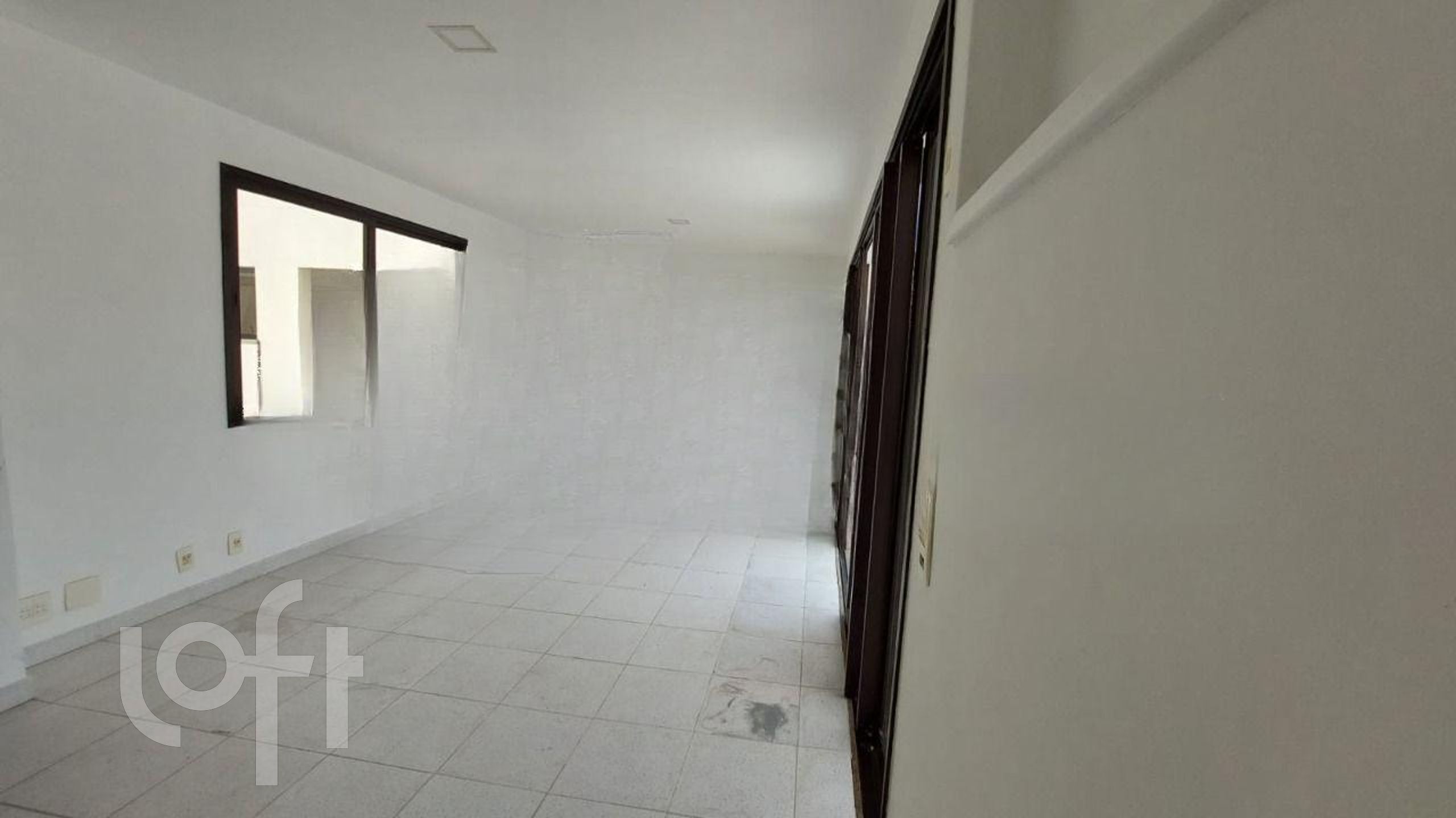 Apartamento à venda com 3 quartos, 271m² - Foto 2