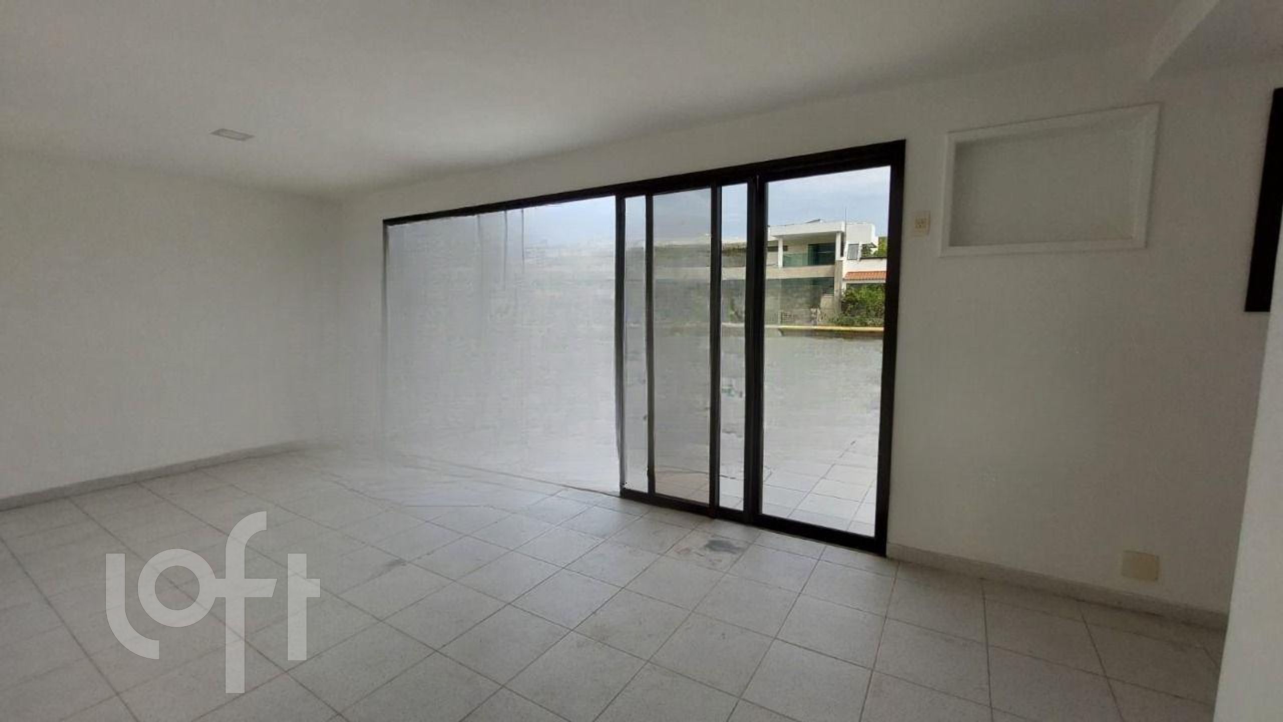 Apartamento à venda com 3 quartos, 271m² - Foto 1