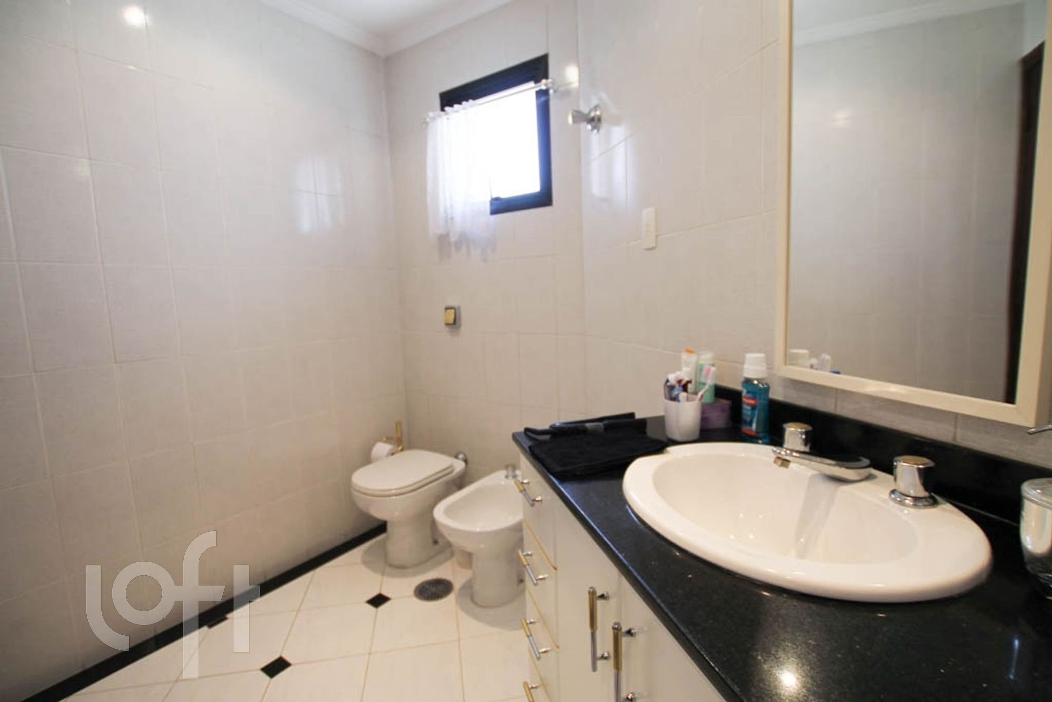 Apartamento à venda com 4 quartos, 180m² - Foto 2