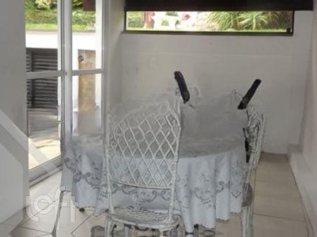 Casa com 250m², 5 dormitórios, 1 suíte, 3 vagas, Chácara das Pedras em Porto Alegre