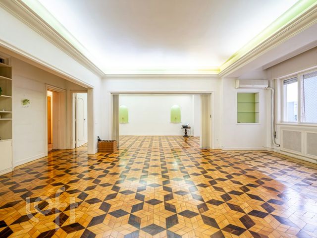 Apartamento com 190m², 3 dormitórios, 1 suíte, 1 vaga, Independência em Porto Alegre