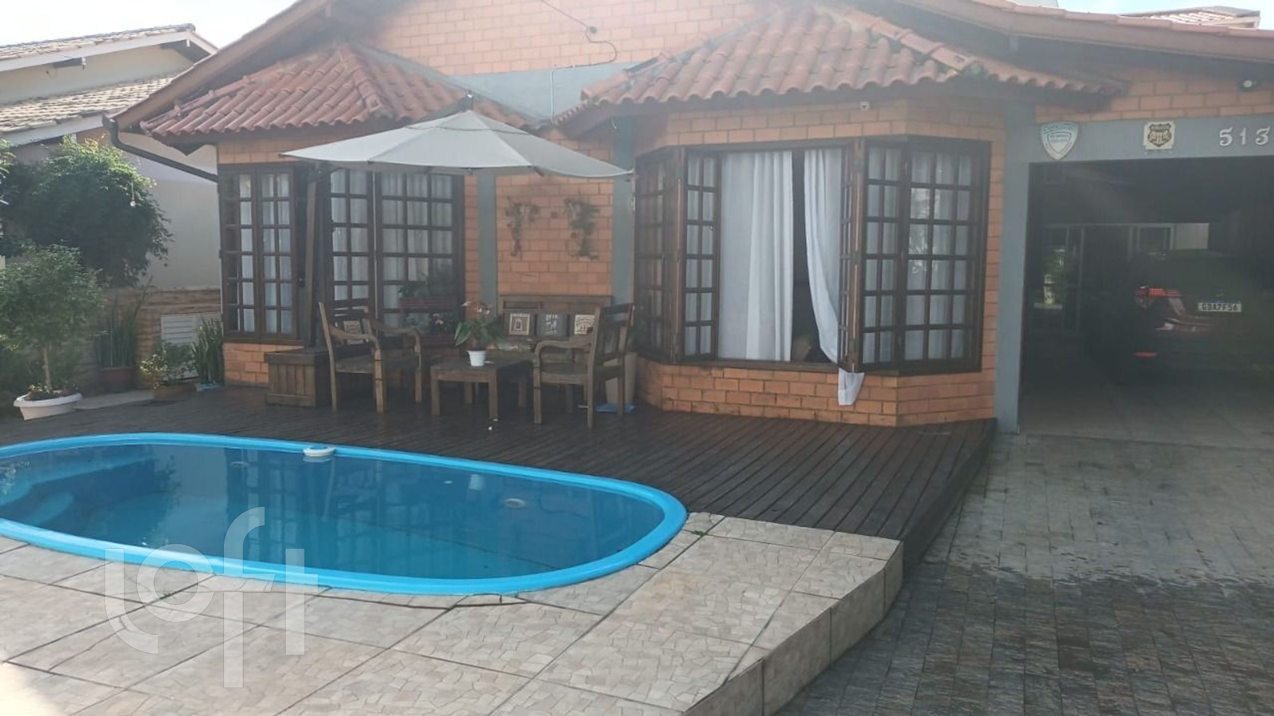 Casa à venda em Ingleses com 290 m², 6 quartos, 2 suítes, 2 vagas