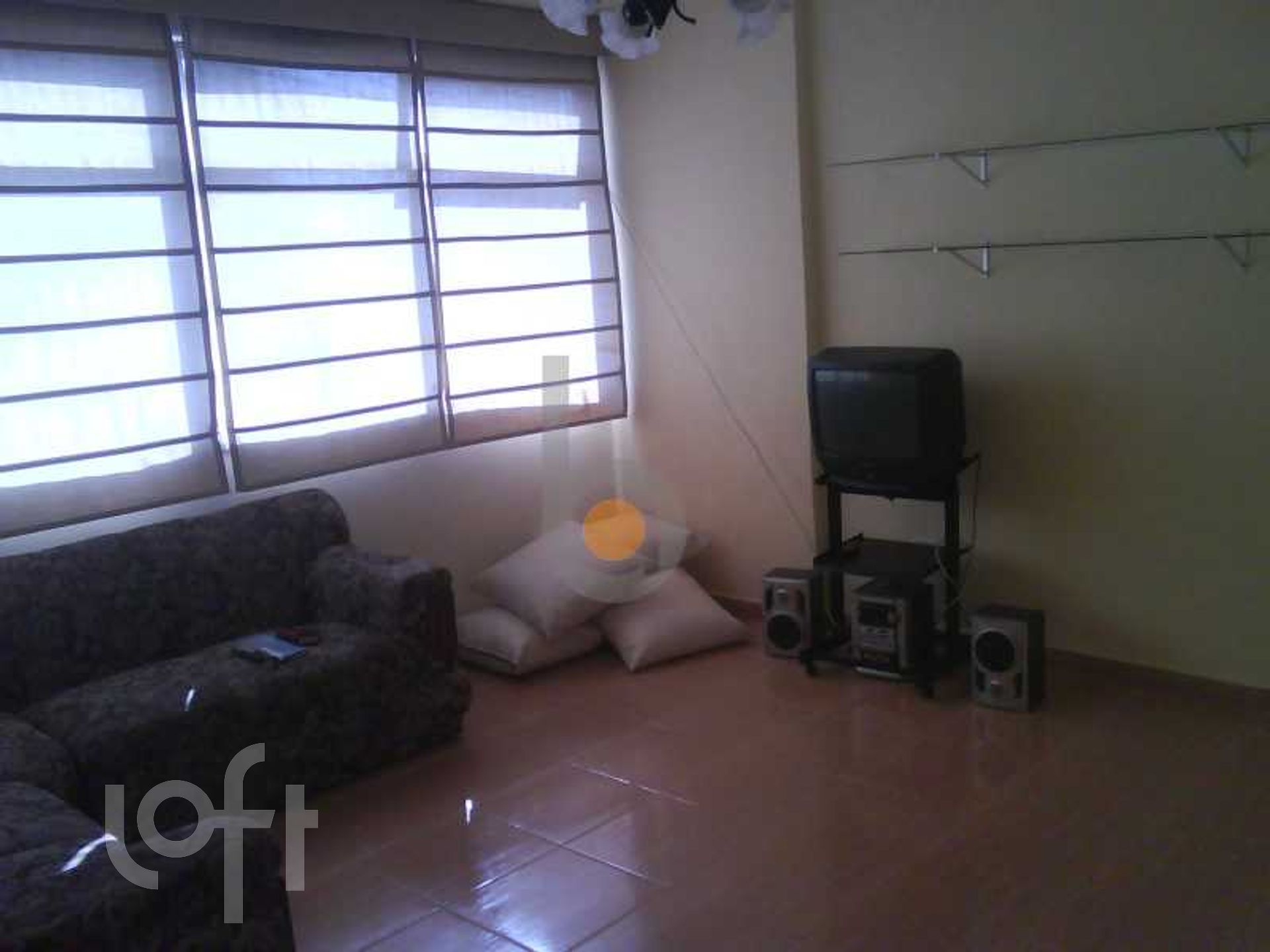 Apartamento à venda com 2 quartos, 70m² - Foto 2