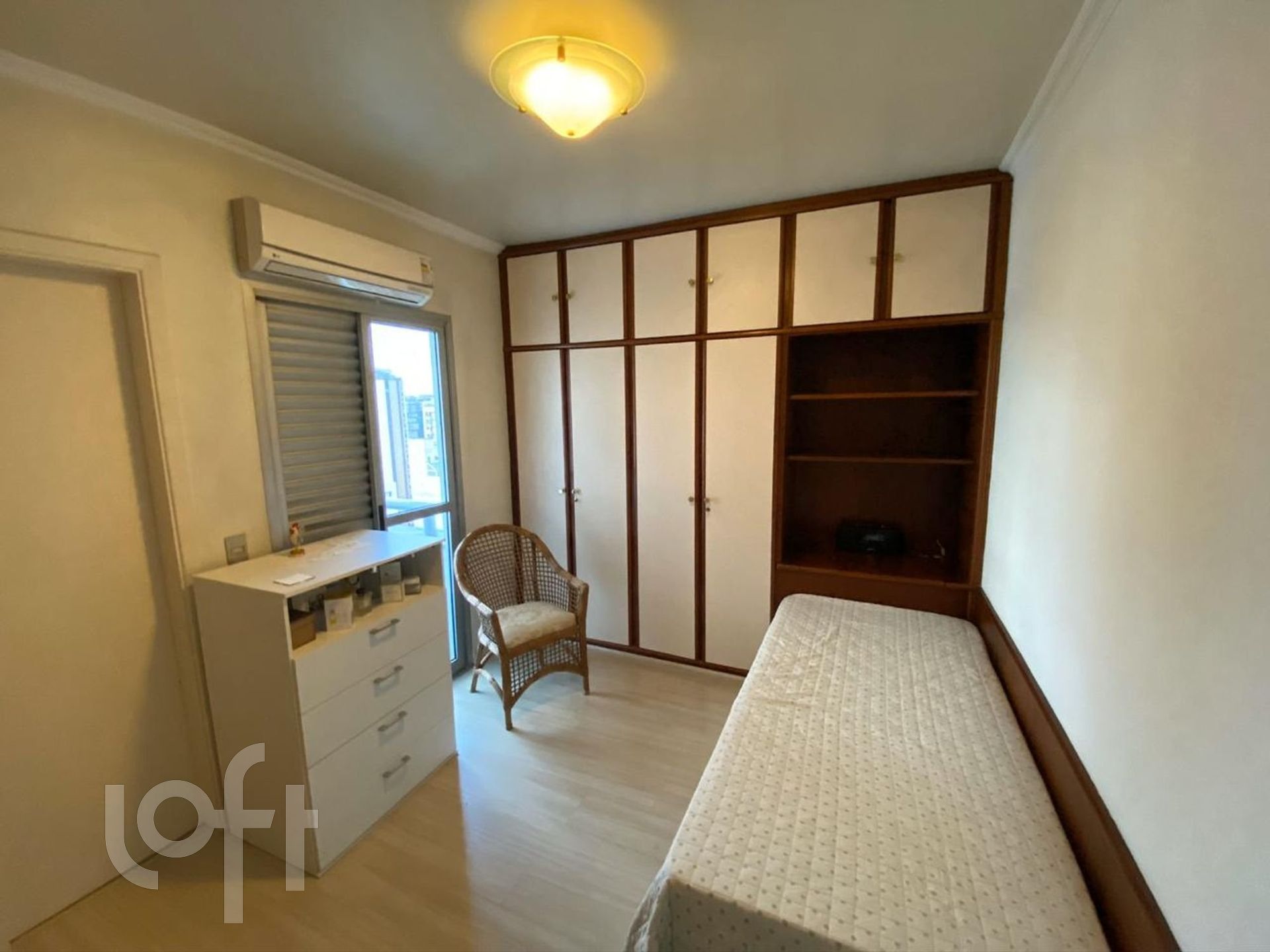 Apartamento à venda com 4 quartos, 180m² - Foto 2