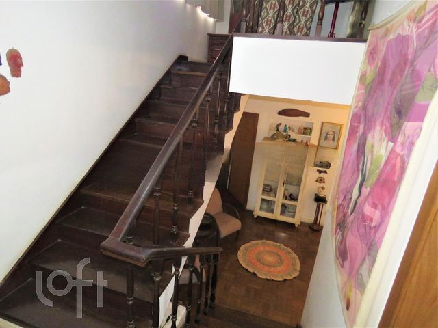 Casa com 150m², 2 dormitórios, 4 vagas, Menino Deus em Porto Alegre