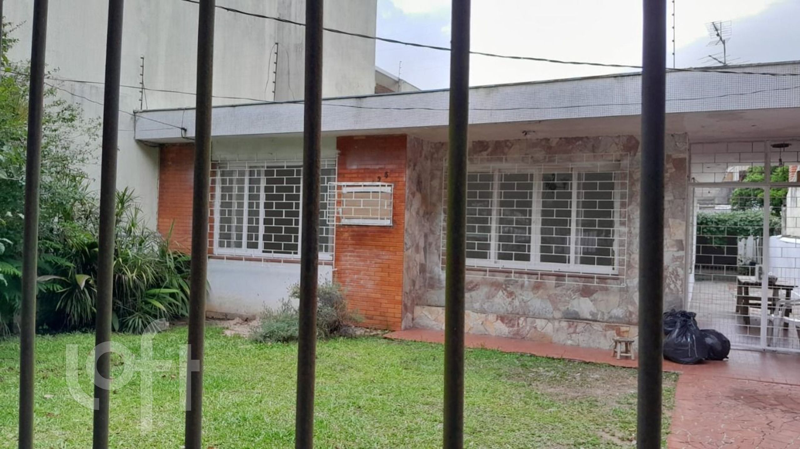 Casa com 262m², 4 dormitórios, 3 vagas, Vila Ipiranga em Porto Alegre