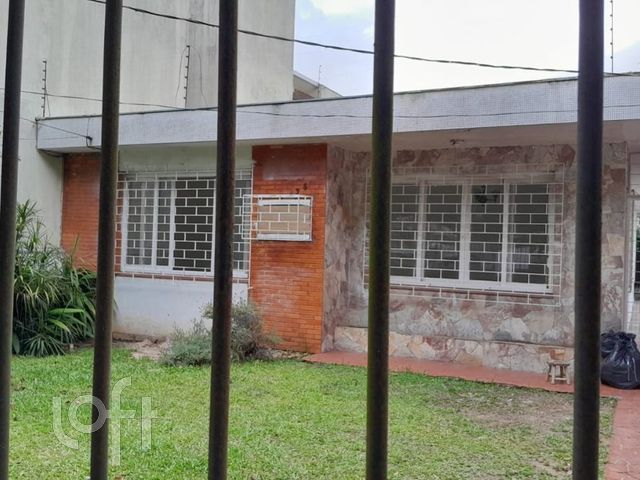 Casa com 262m², 4 dormitórios, 3 vagas, Vila Ipiranga em Porto Alegre