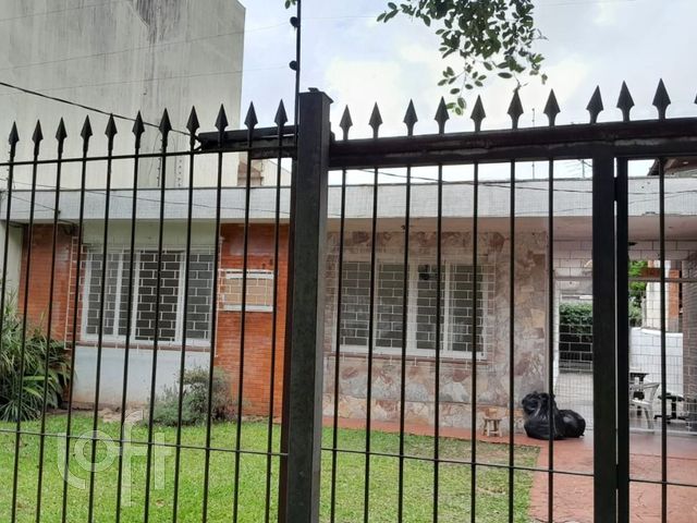 Casa com 262m², 4 dormitórios, 3 vagas, Vila Ipiranga em Porto Alegre