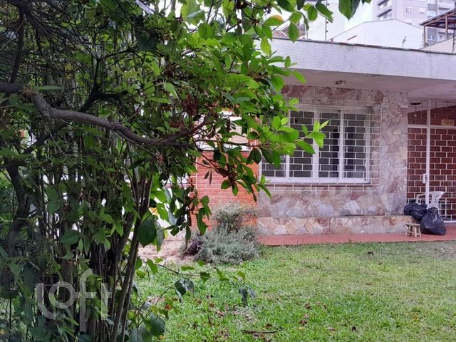 Casa com 262m², 4 dormitórios, 3 vagas, Vila Ipiranga em Porto Alegre