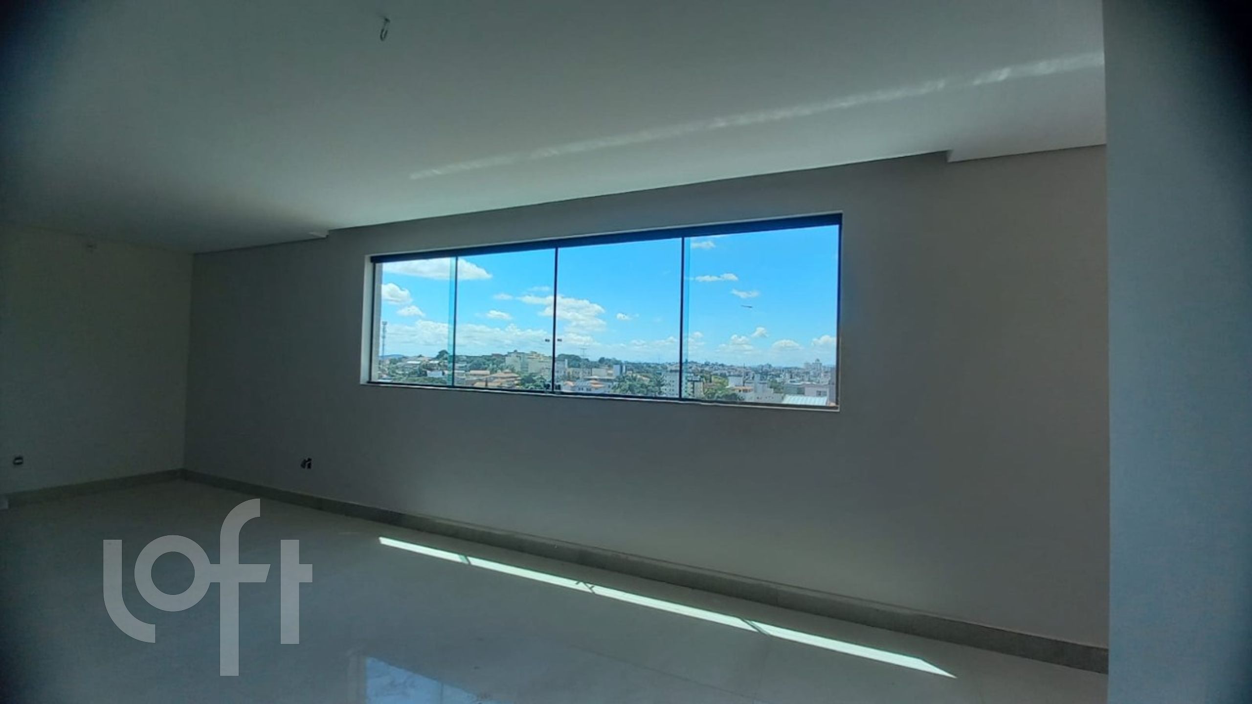 Apartamento à venda com 4 quartos, 228m² - Foto 1