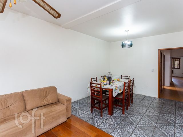 Casa com 160m², 3 dormitórios, 1 suíte, 4 vagas, Cristo Redentor em Porto Alegre