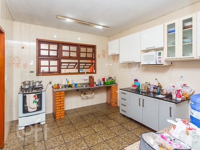 Casa com 160m², 3 dormitórios, 1 suíte, 4 vagas, Cristo Redentor em Porto Alegre