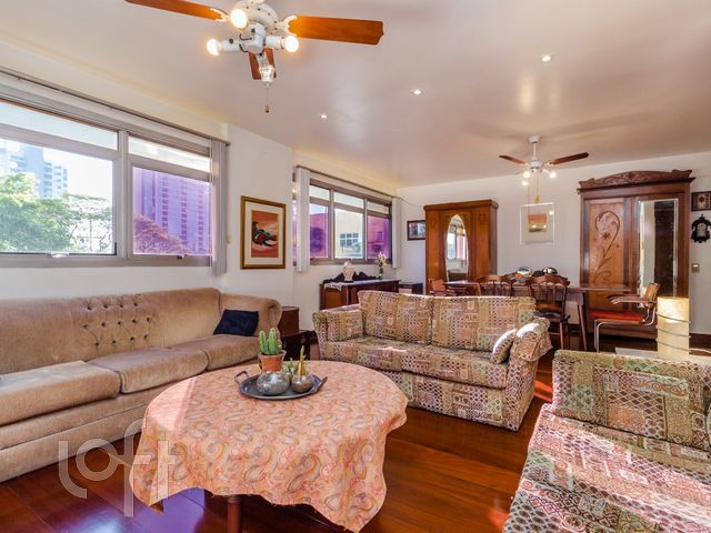 Apartamento com 138m², 3 dormitórios, 1 suíte, 2 vagas, Petrópolis em Porto Alegre