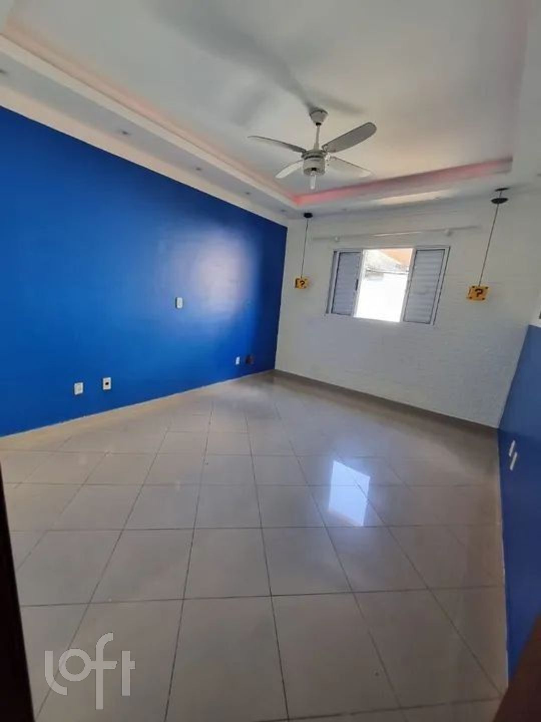 Casa à venda com 3 quartos, 220m² - Foto 1