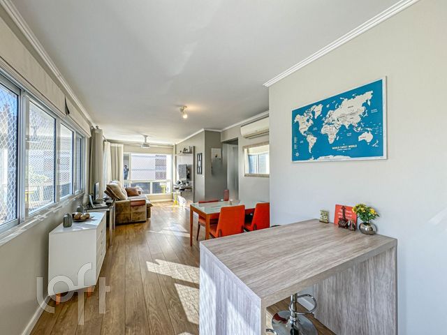 Apartamento com 71m², 2 dormitórios, 1 suíte, 2 vagas, Rio Branco em Porto Alegre