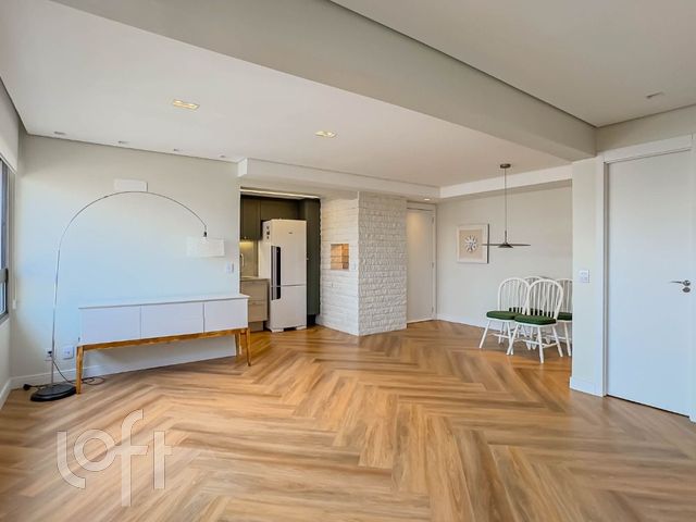 Apartamento com 82m², 3 dormitórios, 1 suíte, 2 vagas, Vila Ipiranga em Porto Alegre