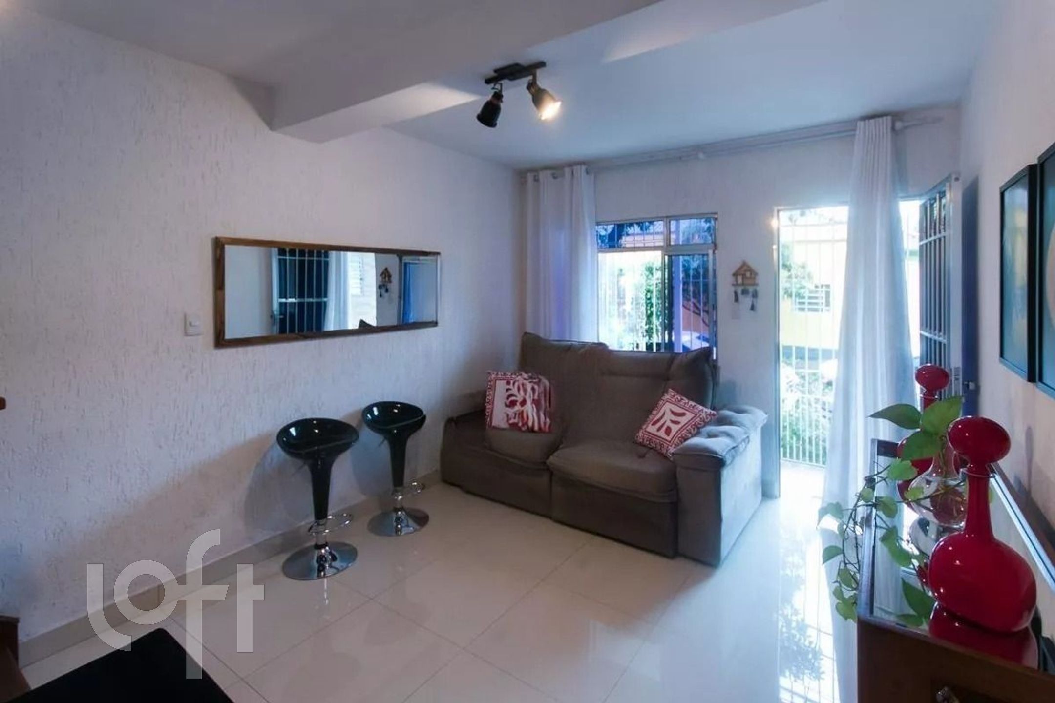 Casa à venda com 2 quartos, 80m² - Foto 1