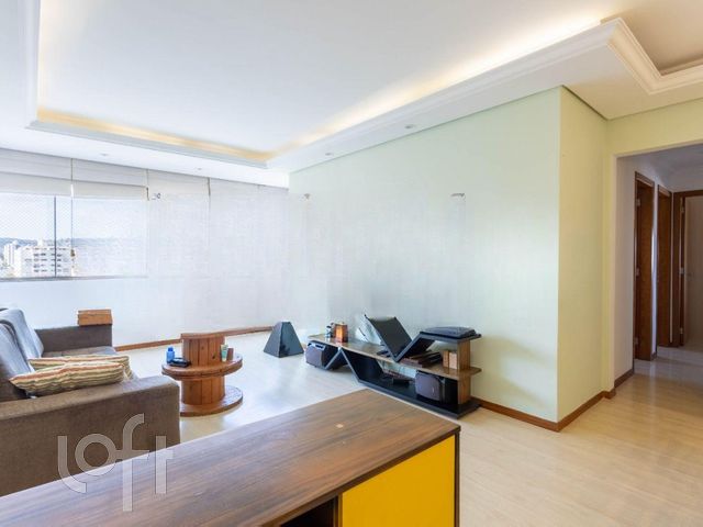 Apartamento com 95m², 3 dormitórios, 1 suíte, 2 vagas, Jardim Botânico em Porto Alegre