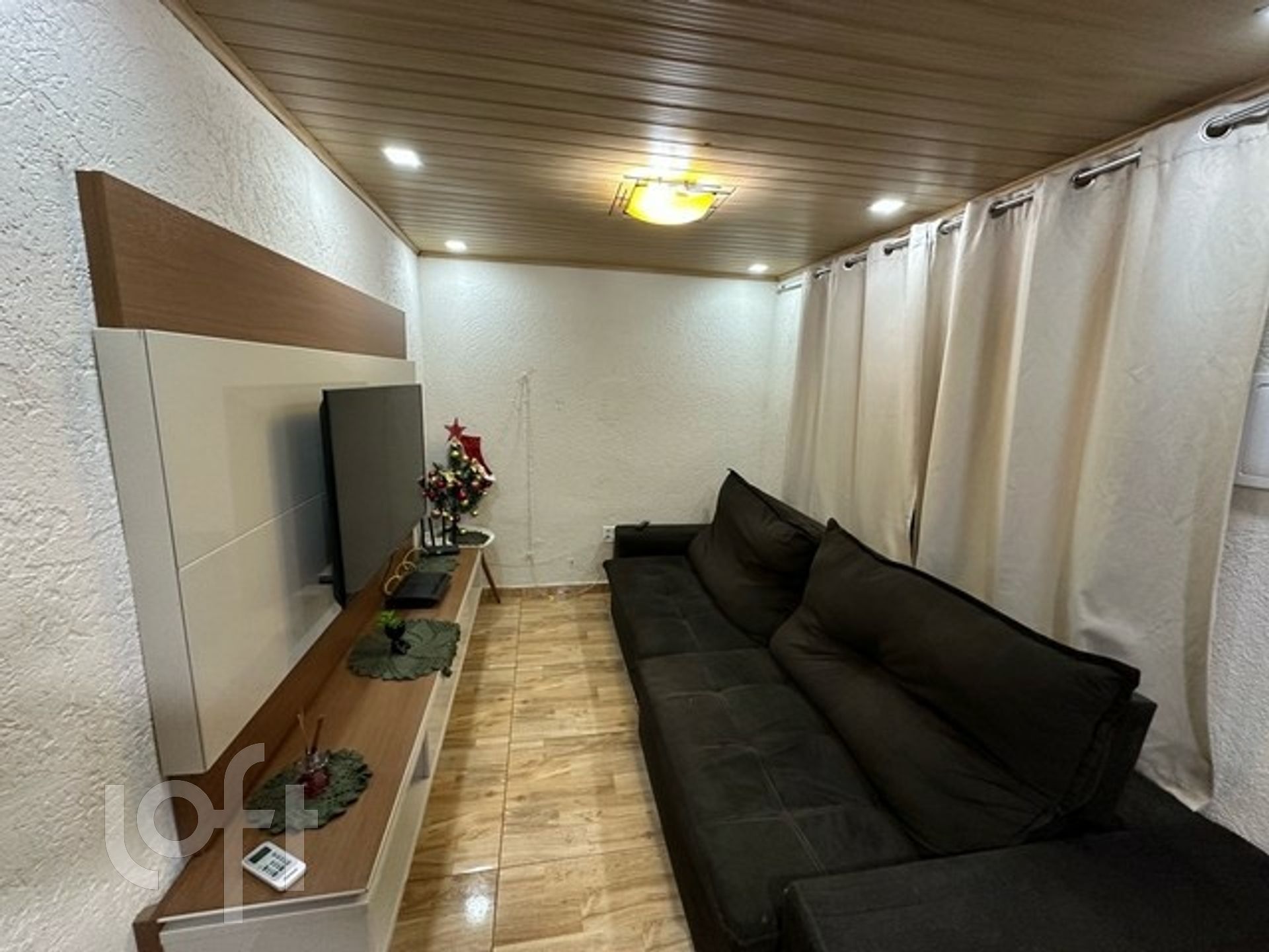 Casa à venda com 2 quartos, 130m² - Foto 1