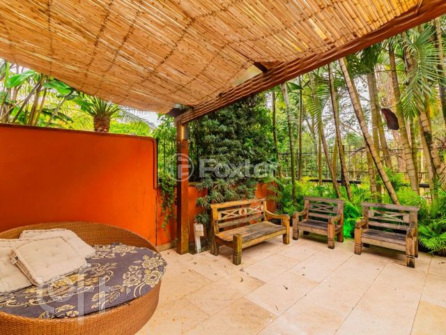 Casa em Condomínio com 376m², 5 dormitórios, 1 suíte, 3 vagas, Três Figueiras em Porto Alegre