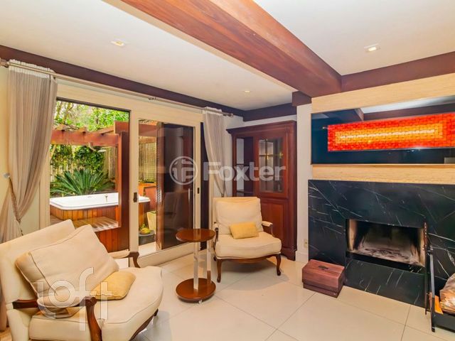 Casa em Condomínio com 376m², 5 dormitórios, 1 suíte, 3 vagas, Três Figueiras em Porto Alegre