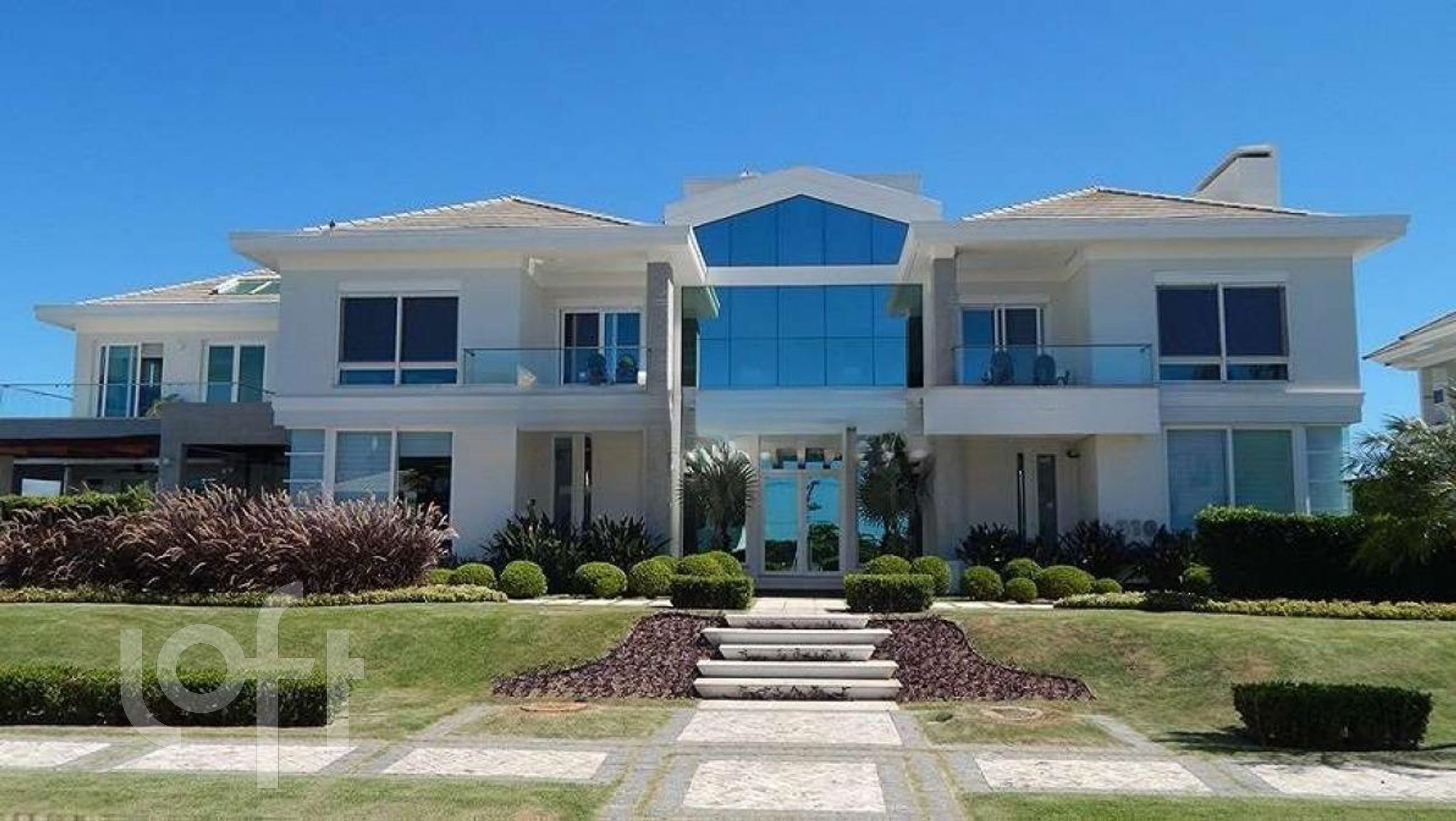 Casa Residencial com 1085m², 7 quartos, 5 suítes, no bairro Jurere Oeste em Florianópolis