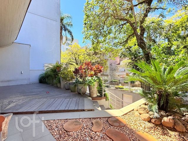 Casa com 205m², 3 dormitórios, 2 suítes, 3 vagas, Petrópolis em Porto Alegre