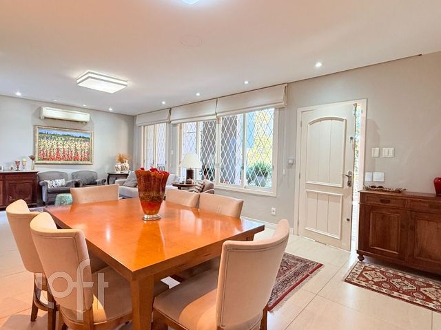 Casa com 205m², 3 dormitórios, 2 suítes, 3 vagas, Petrópolis em Porto Alegre