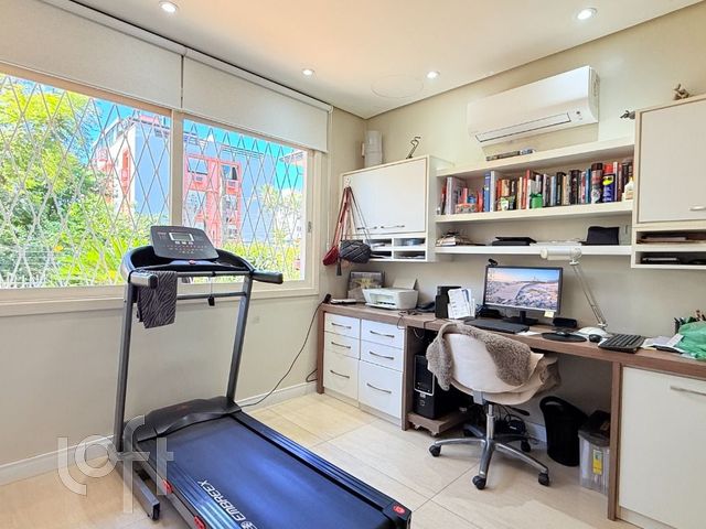 Casa com 205m², 3 dormitórios, 2 suítes, 3 vagas, Petrópolis em Porto Alegre