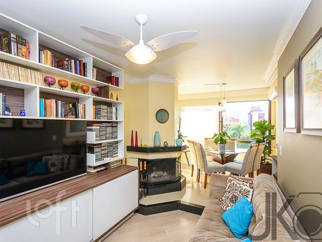 Apartamento com 152m², 3 dormitórios, 1 suíte, 2 vagas, Petrópolis em Porto Alegre