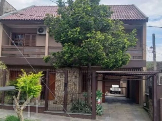 Casa com 300m², 3 dormitórios, 1 suíte, 5 vagas, Vila Ipiranga em Porto Alegre