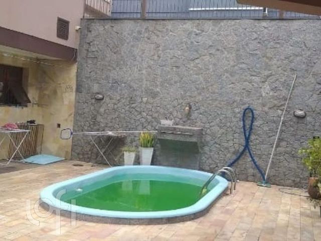 Casa com 300m², 3 dormitórios, 1 suíte, 5 vagas, Vila Ipiranga em Porto Alegre