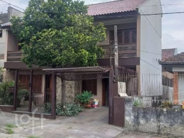 Casa com 300m², 3 dormitórios, 1 suíte, 5 vagas, Vila Ipiranga em Porto Alegre